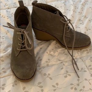 White mountain suede grey wedge